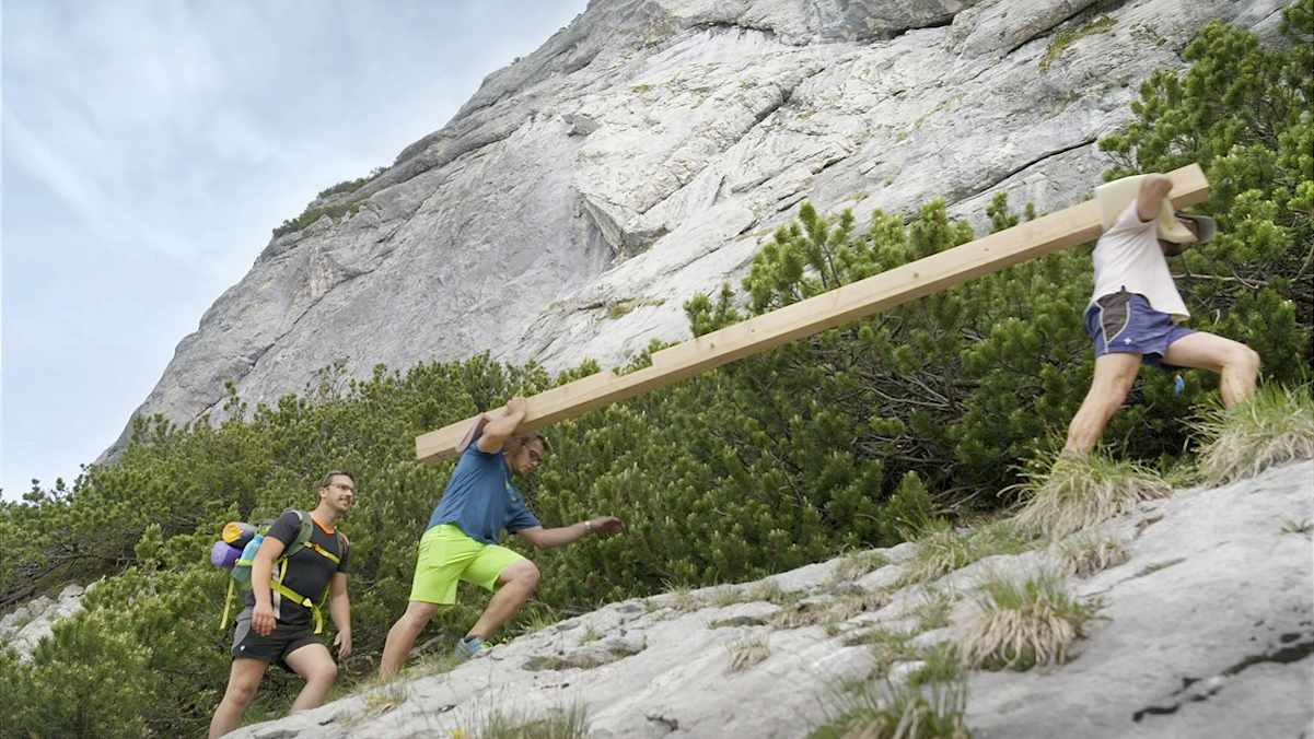 Neues Gipfelkreuz für den Guffert