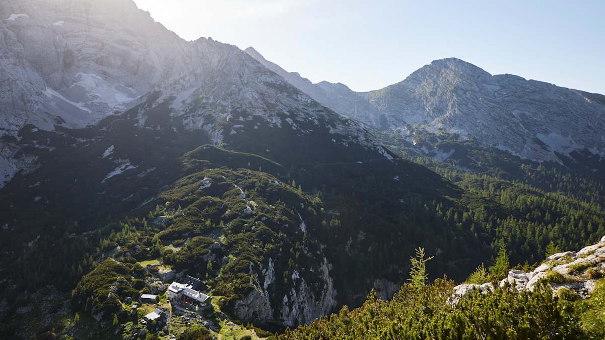 Luftaufnahme der Hesshütte im Gesäuse