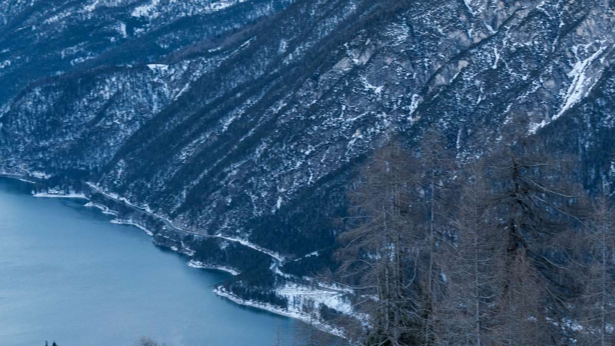 Blick vom Bärenkopf auf den winterlichen Achensee