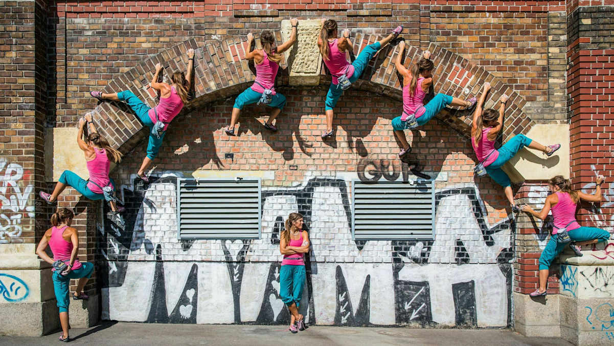 Andrea Maruna bei einer Klettereinheit um das Graffiti in Wien