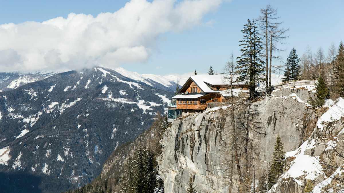 Direkt unter der Hütte beginnt der Klettergarten 