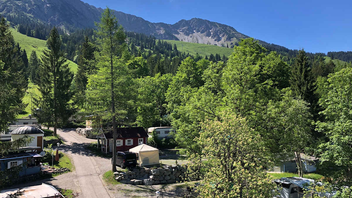 Der Campingplatz Bergheimat am Oberjochpass im Oberallgäu.