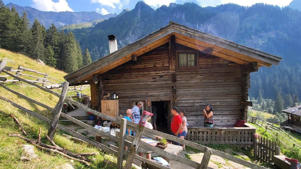 Eine Almhütte im Tiroler Valsertal