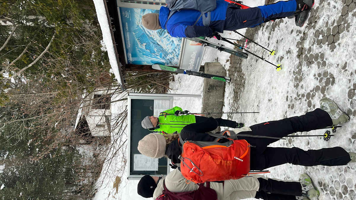Heinz Pfeffer erklärt das Kranzberg-Skigebiet 