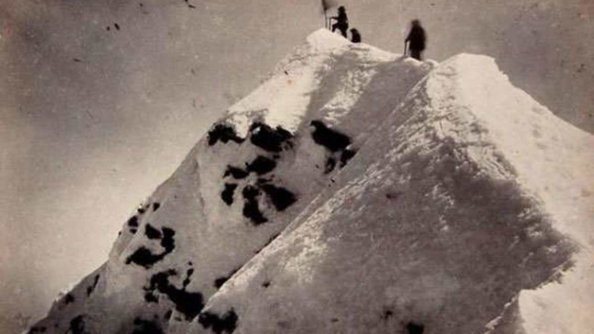 Historische Aufnahme: Bergsteiger am Gipfel der Jungfrau (4.158 m) im Jahr 1878