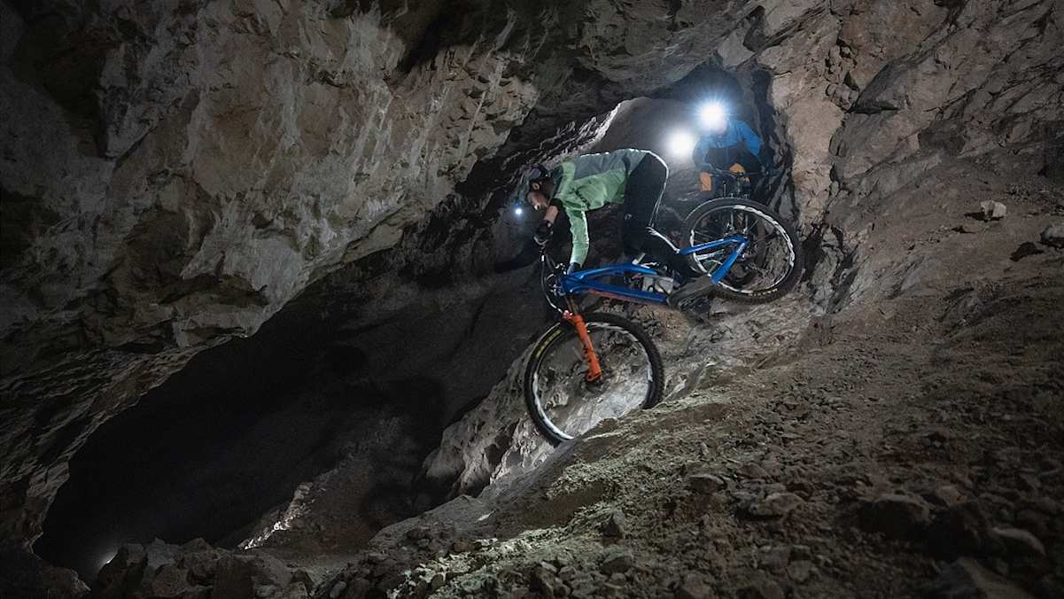 Biken im Stollen Karawanken