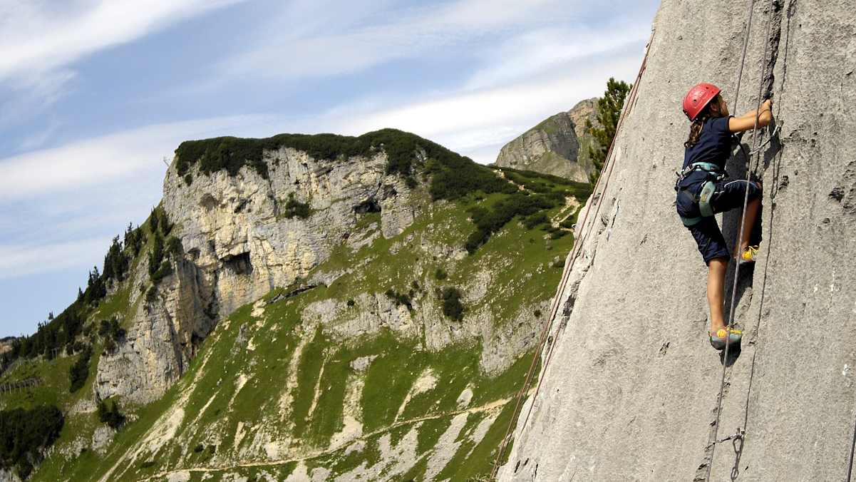 Perfekter Wasserrillenkalk im Klettergarten Grubastiege, Rofan