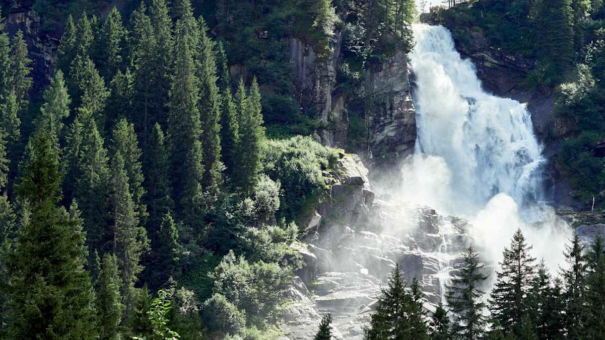 Die Krimmler Wasserfälle stellen ein imposantes Naturschauspiel dar.