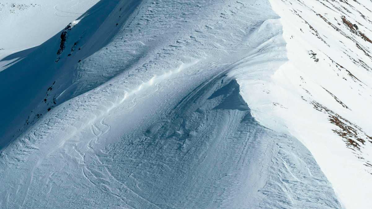 Triebschnee in kammnahen Bereichen