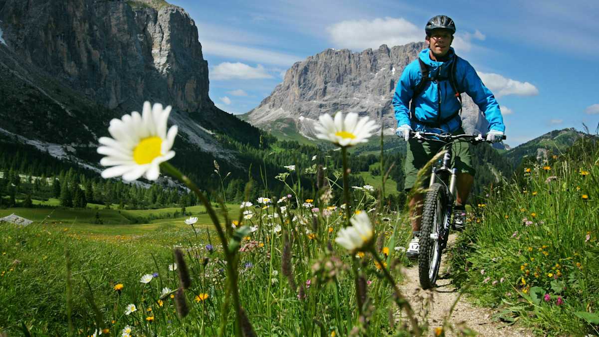 Sellaronda-Tour: Biken in den Dolomiten in Südtirol