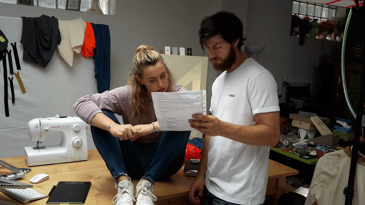 Die Gründerin Nadine Schratzberger bei der Arbeit