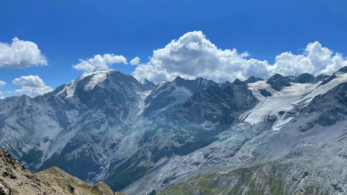 Egal ob mit dem Bike oder zu Fuß – begleitet wird man meist mit dem Blick auf den Ortler