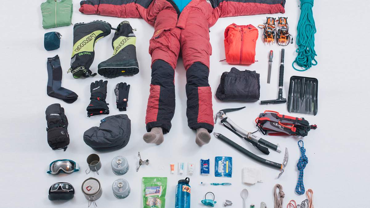 Packliste: Das alles nimmt Gerlinde Kaltenbrunner auf den K2 mit.