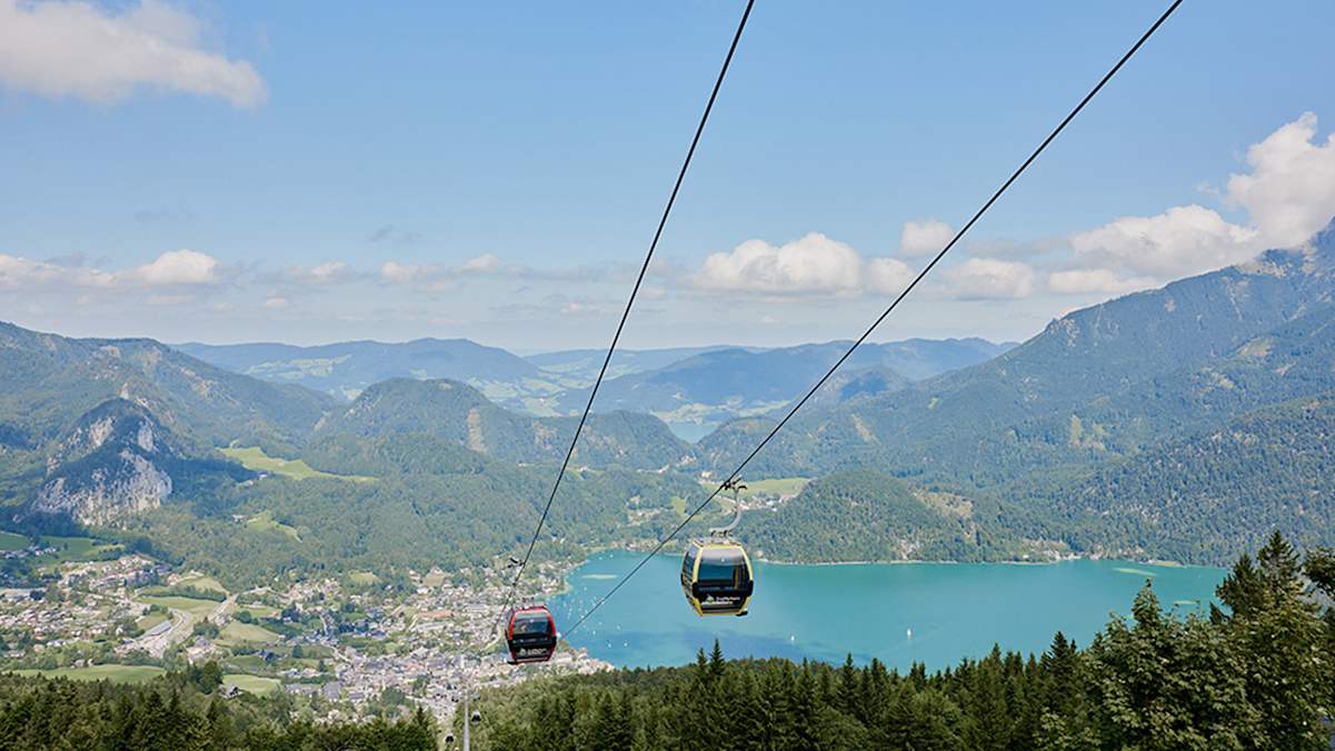 Seilbahn auf das Zwölferhorn mit Blick auf den Wolfgangsee im Salzkammergut