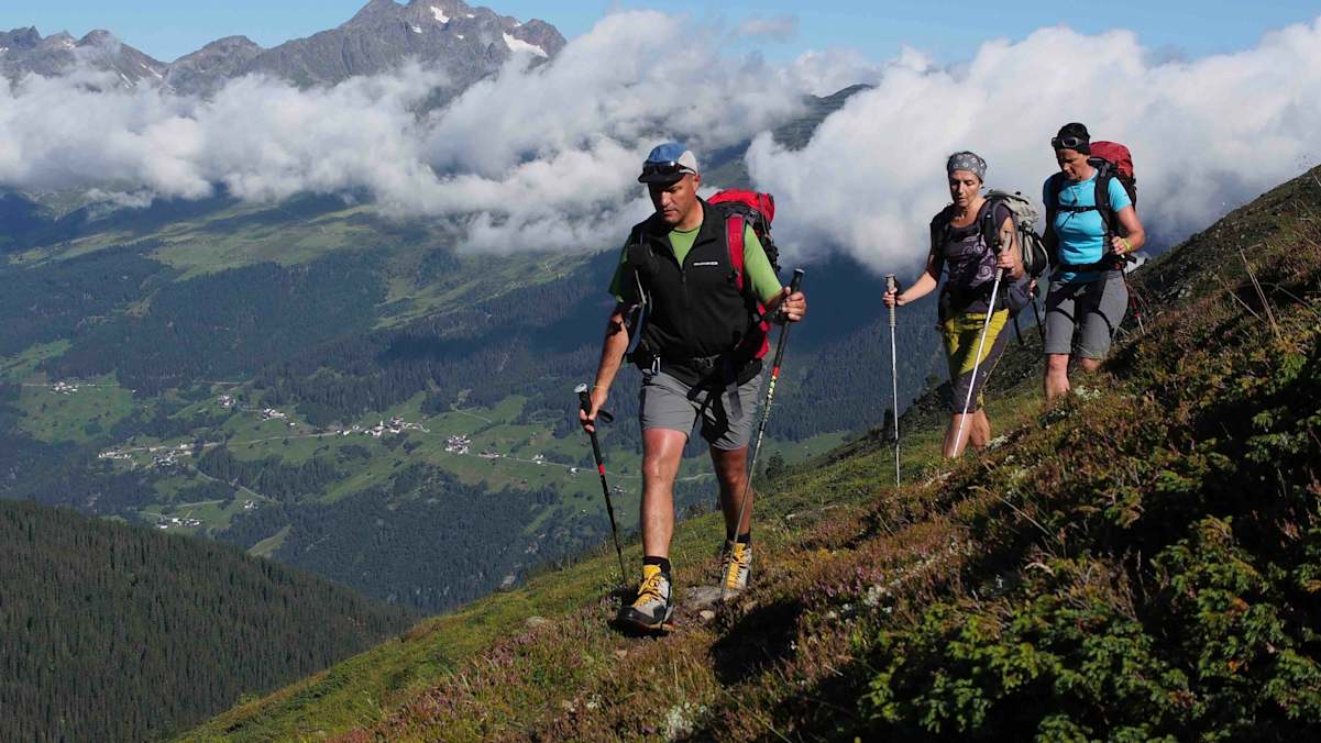 Paznauner Höhenweg: Aussichtsreich wandert man am zweiten Tag von der Ascherhütte nach Kappl.