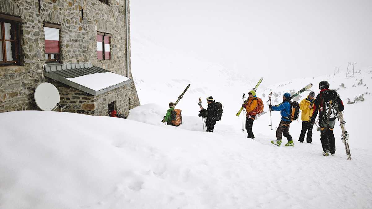  Rückkehr in die Franz-Senn-Hütte nach   einem wunderbaren Tag im Tiefschnee.