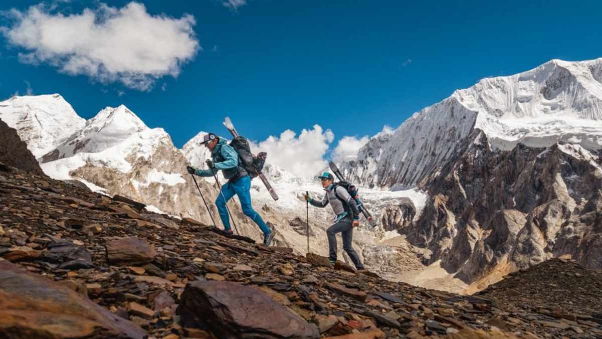 Benedikt Böhm und Prakash Sherpa auf dem Weg ins Lager 1
