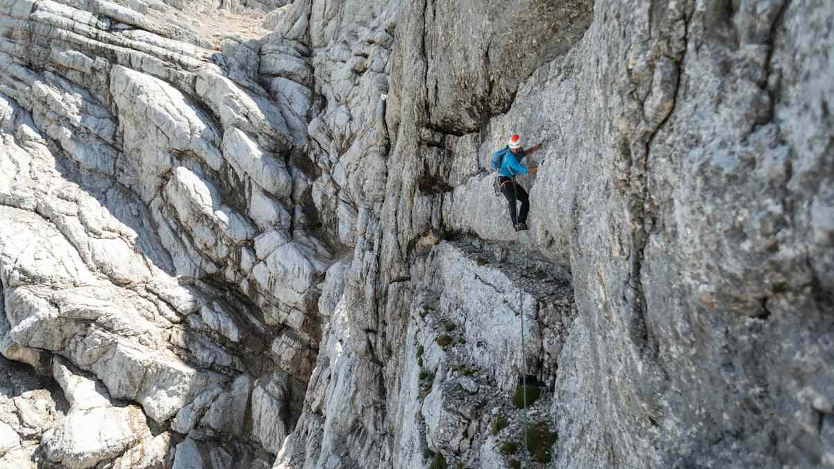 Max Berger beim Klettern im Toten Gebirge.
