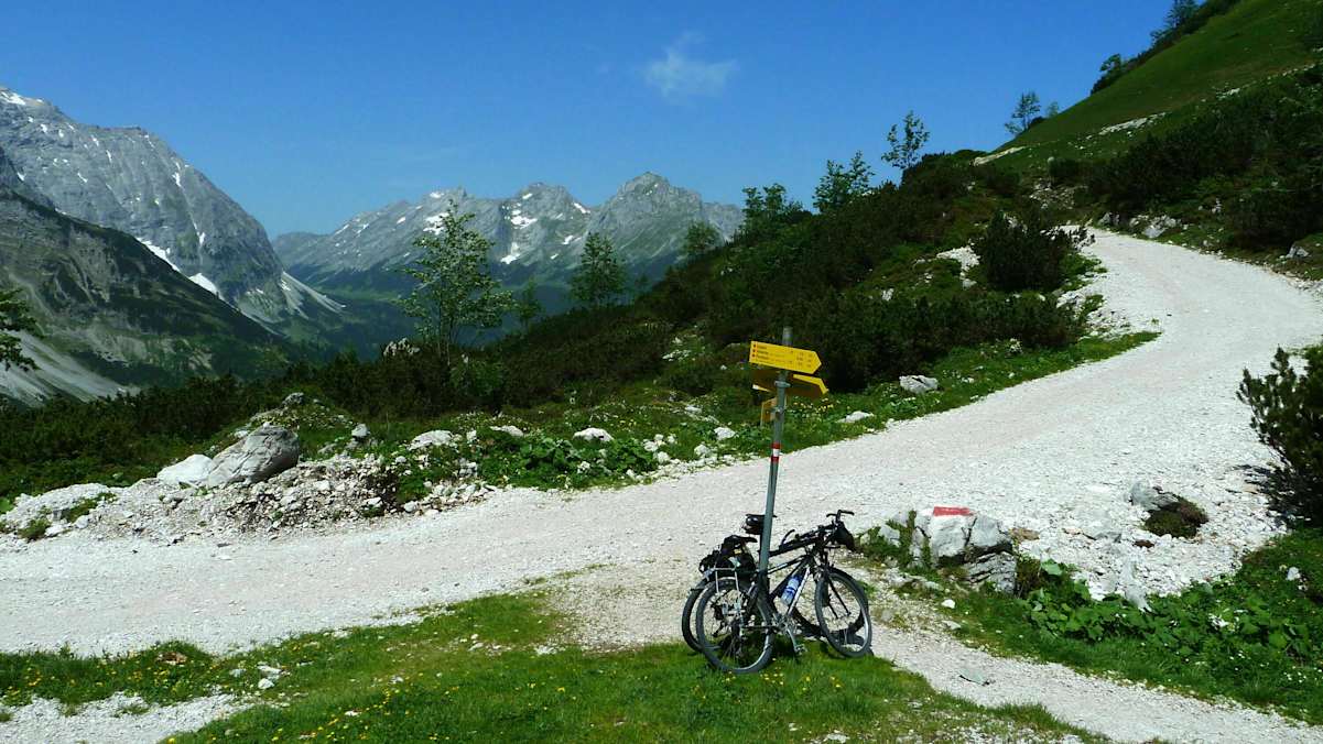 Der Anstieg zum Plumsjoch ist noch einmal recht mühsam.