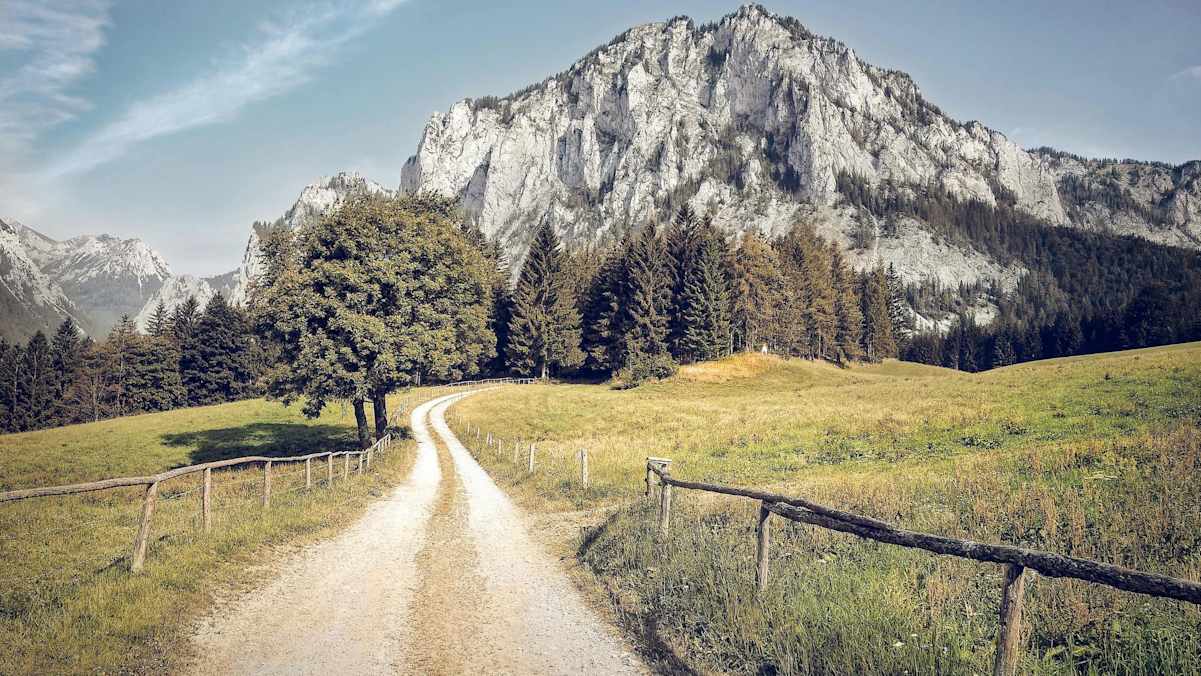 Behalte das Ziel im Blick – am besten mit Karte oder GPS-Koordinaten.