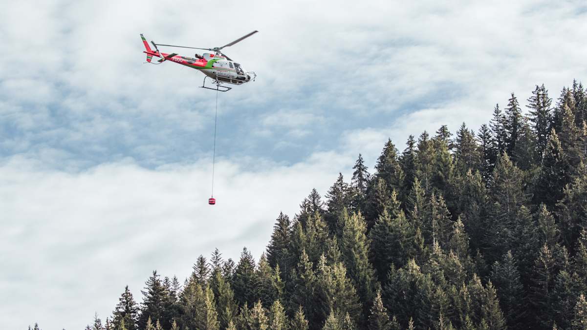Durch den RECCO SAR Helikopter-Detektor können professionelle Rettungskräfte das ganze Jahr über vermisste Personen in der freien Natur suchen.