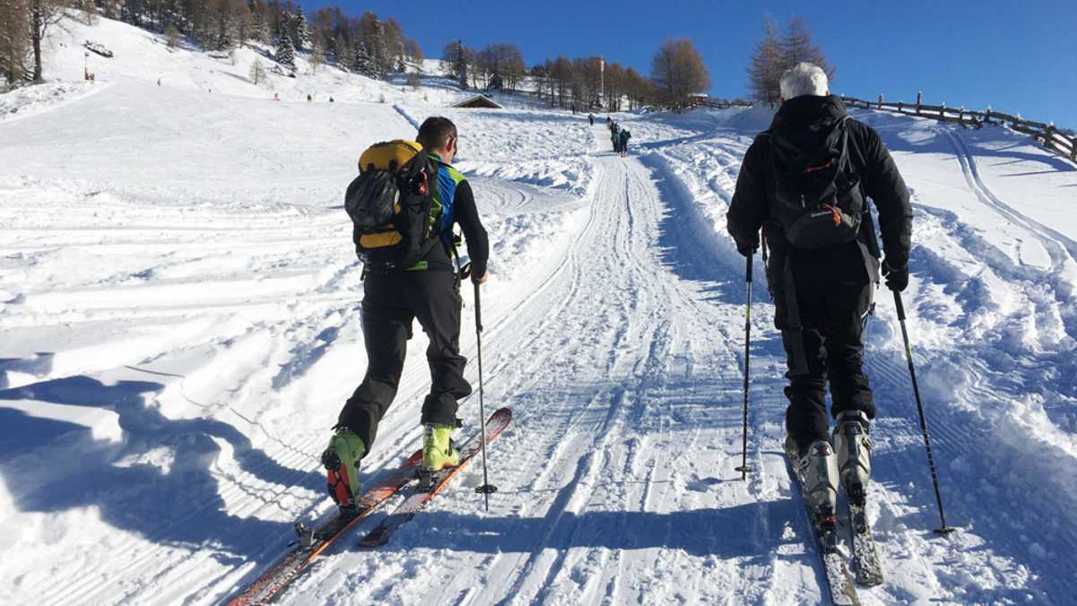 Im Skigebiet Reinswald wurde für Skitourengeher eine eigene Aufstiegsspur angelegt.