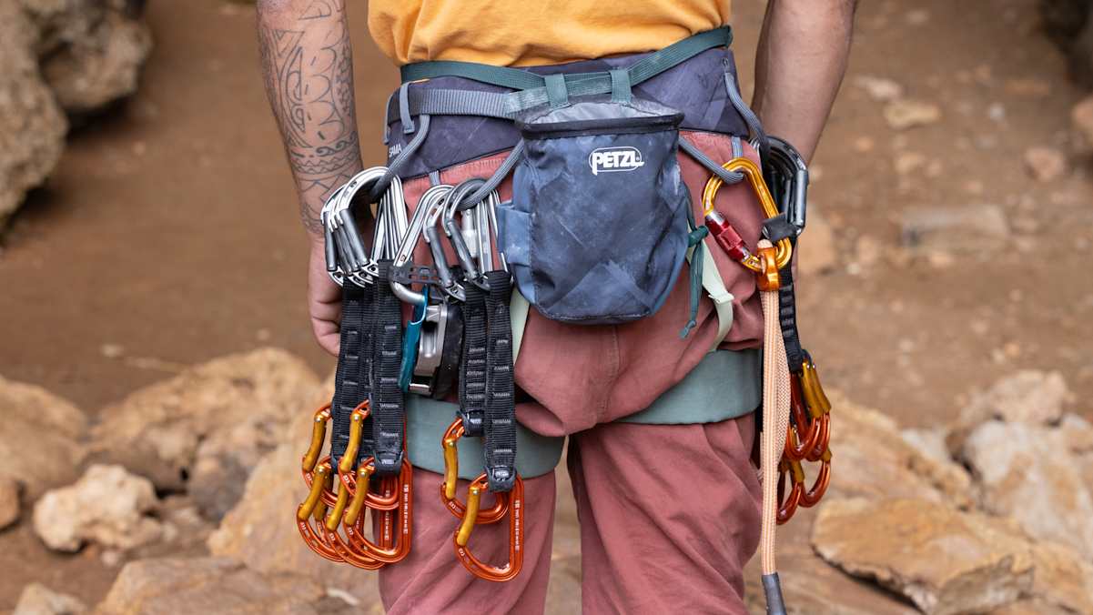 Am Fels braucht man Expressen, um sich in der Route zu sichern