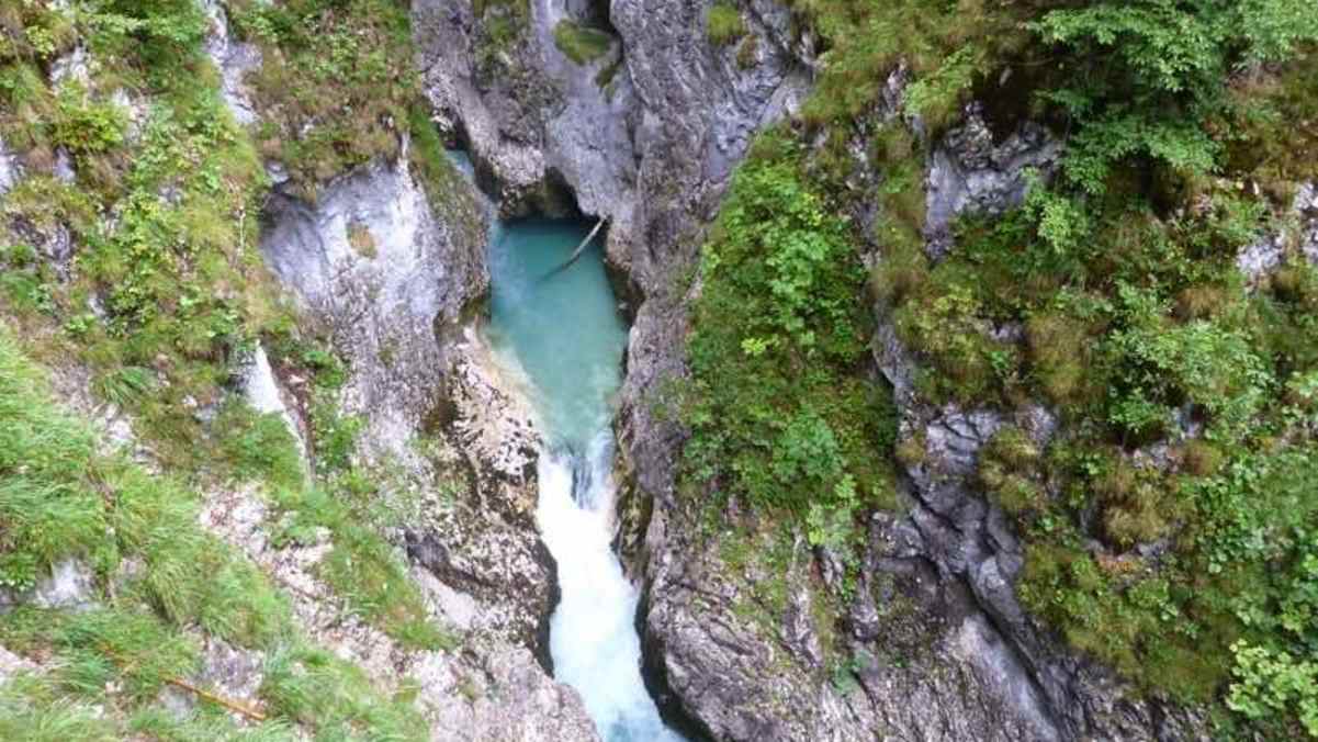 Canyoning - perfekte Kombination aus Wasser, Fels und Abenteuer