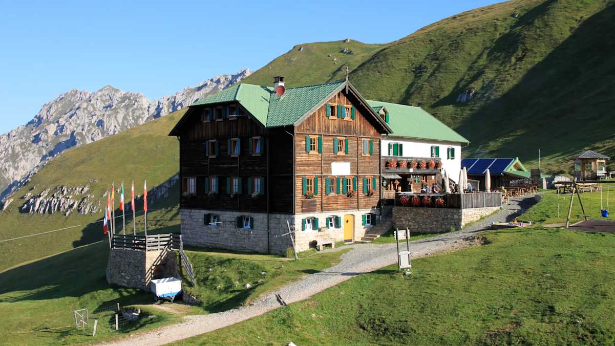 Die Schlüterhütte in den Südtiroler Dolomiten, im Naturpark Puez-Geisler