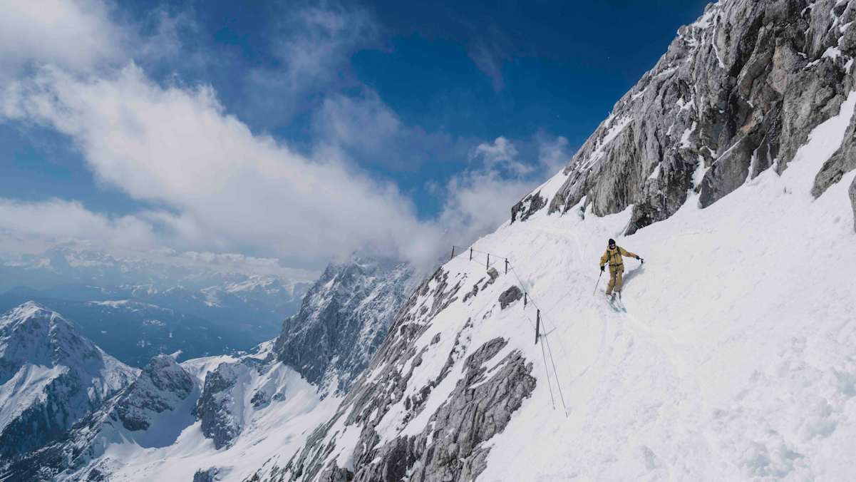 Steile Querfahrt am Dachstein