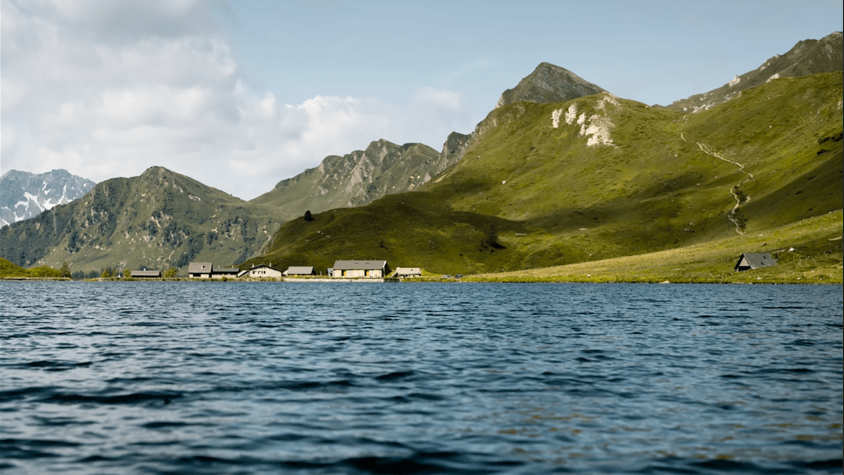 Unvergessliche Aussicht: Eine Teilstrecke des Fernwanderweges führt oberhalb des Lago Maggiore (auch bekannt als Langensee) entlang.