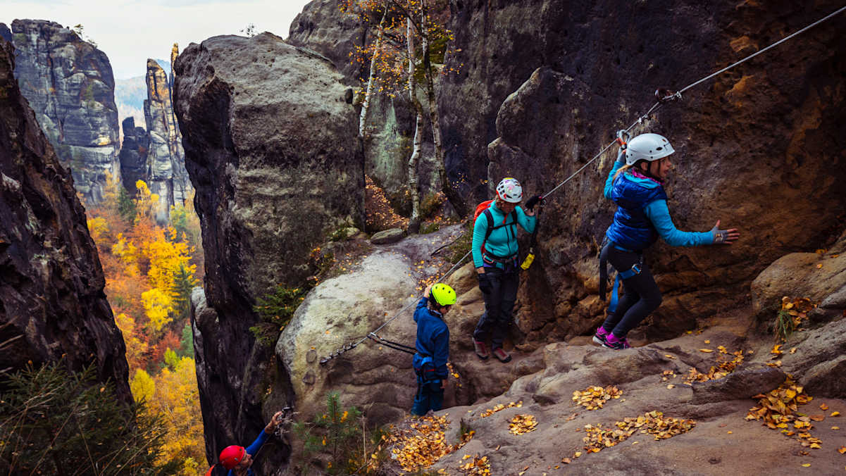 Kinder, Familie am Klettersteig