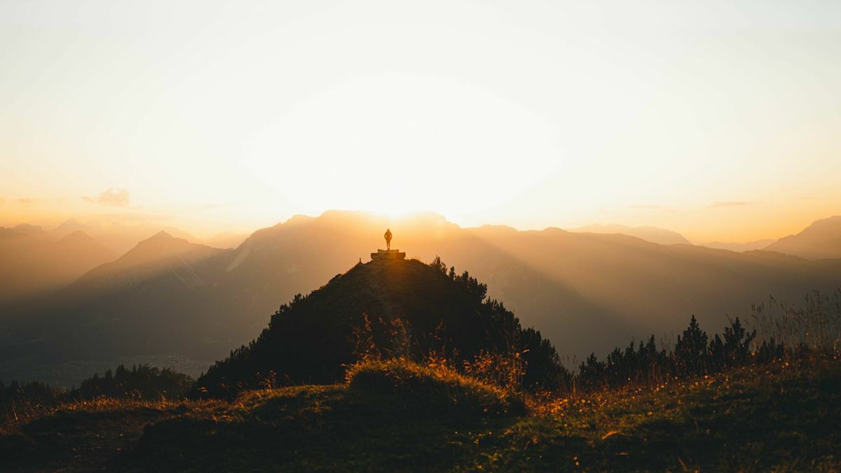 Die Natur zeigt sich beim Sonnenuntergang auf der Gratlspitze von ihrer schönsten Seite.