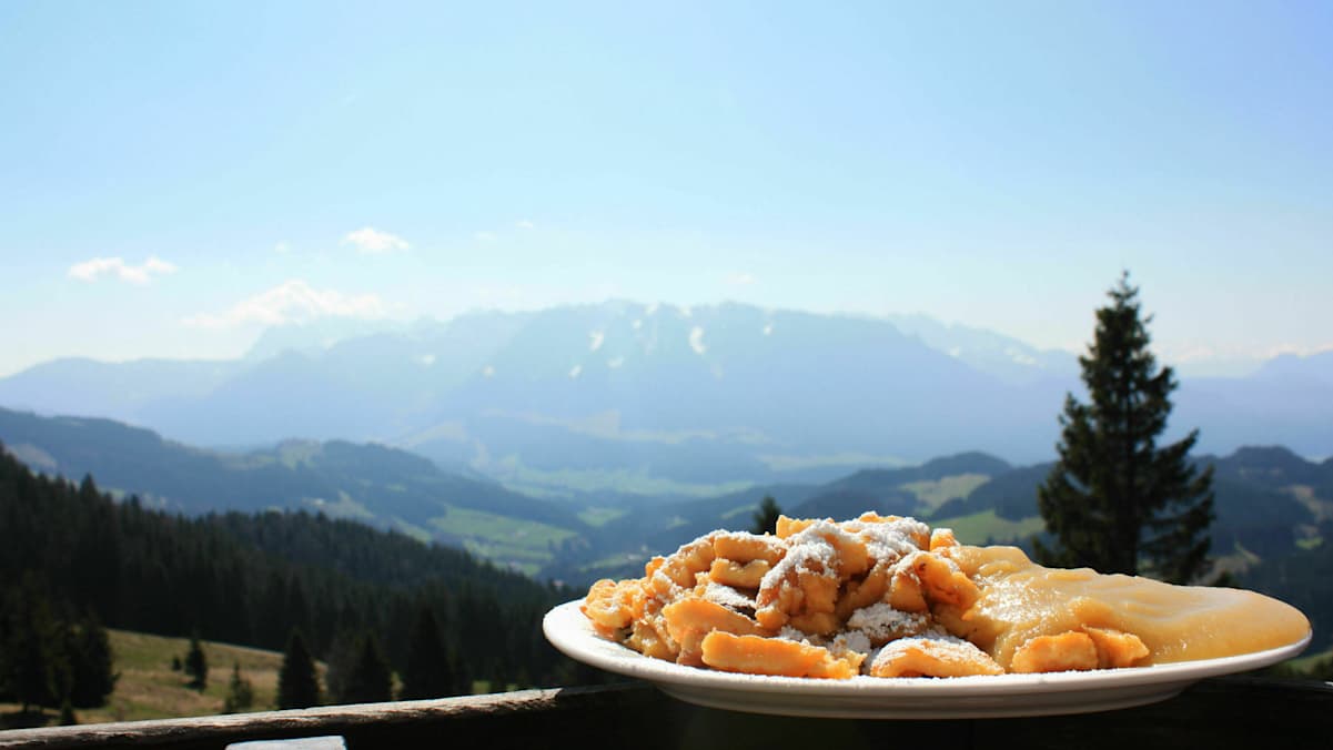 Kaiserschmarrn am Spitzsteinhaus in den Chiemgauer Alpen in Tirol