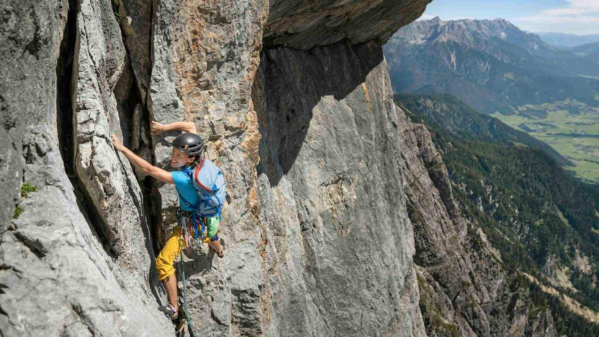 Tanja Wallner in der 31. Seillänge des Pinzgawurm in der Südwand des Birnhorns.