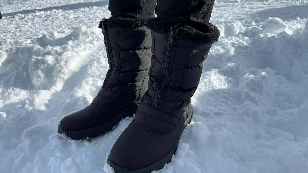 Der Winterstiefel von Kilimanjaro ist durch seine ausklappbaren Spikes unschlagbar.