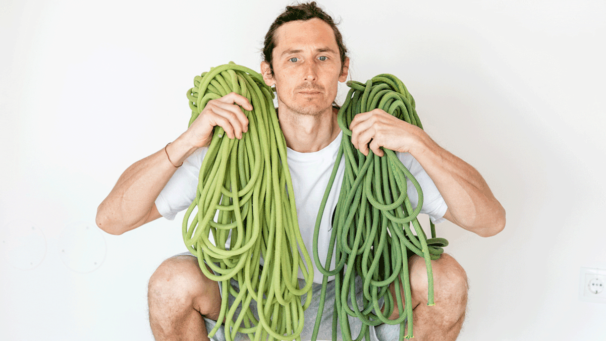 Tiefe Squats plus Schulterdrücken mit Kletterseilen