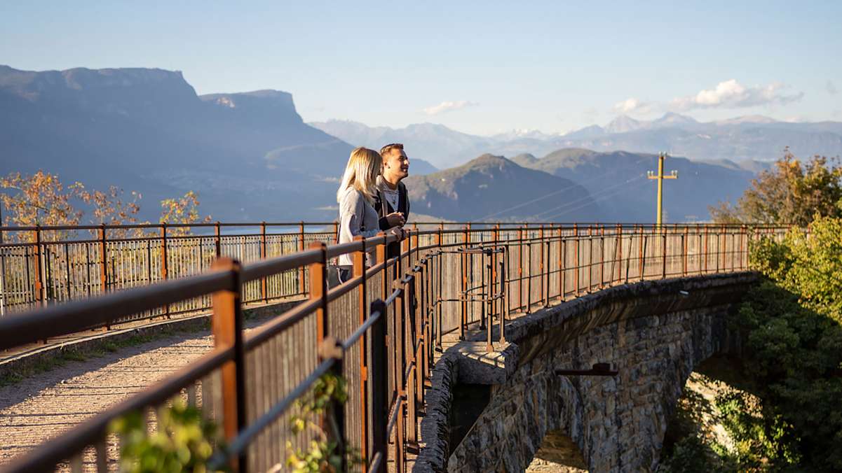 Über Stock und Stein, Brücken und Berge: Der Schwarz-Weiß-Weg überzeugt mit seiner Vielfalt an Routen und Schwierigkeitslevel.