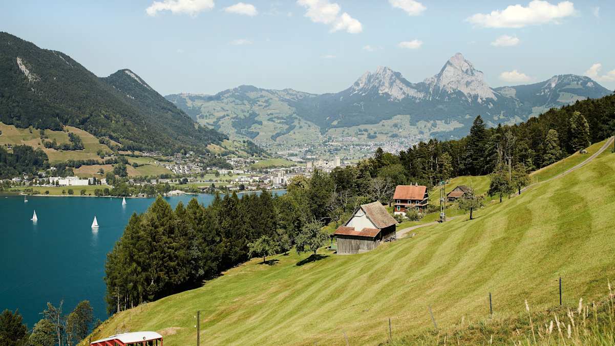 Der Vierwaldstättersee und die Mythen im Hintergrund.