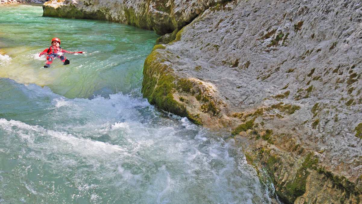 Die richtige Schwimmtechnik für verblocktes Gelände