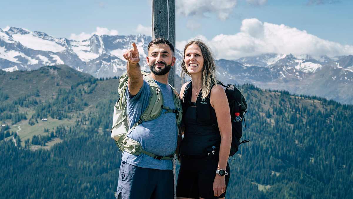 Gemeinsam am Gipfel anzukommen, bedeutet für Sabrina und Sefa mehr als Aussicht – es steht für all das, was sie sich zurückerobert haben.