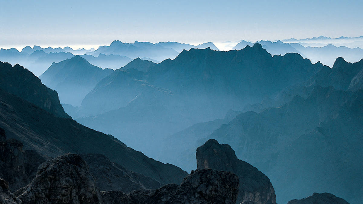 Bei der Alpenüberquerung mit dem Fernwanderweg E5 gibt es eine Vielzahl an bezaubernden Bergpanoramas zu entdecken.