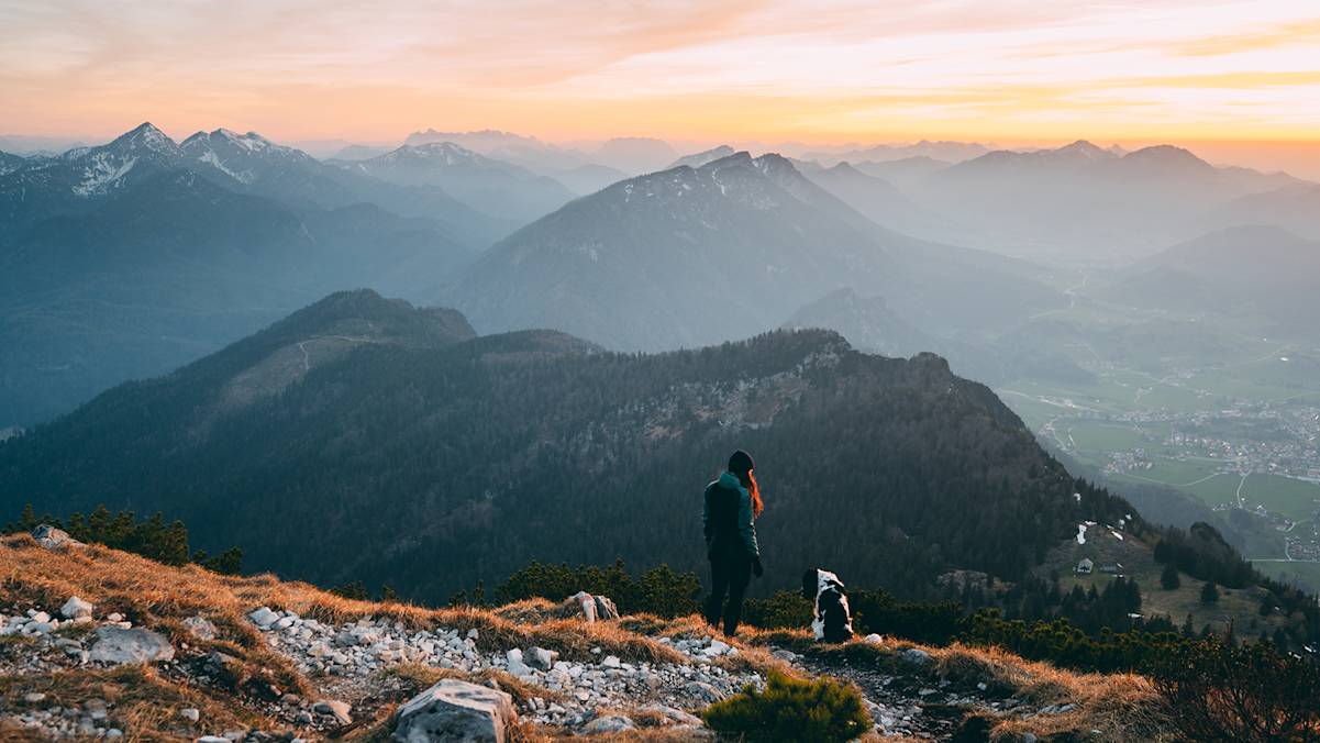Gipfelglück hoch Zwei: Sonnenuntergang am Inzeller Hausberg – den Rauschberg.