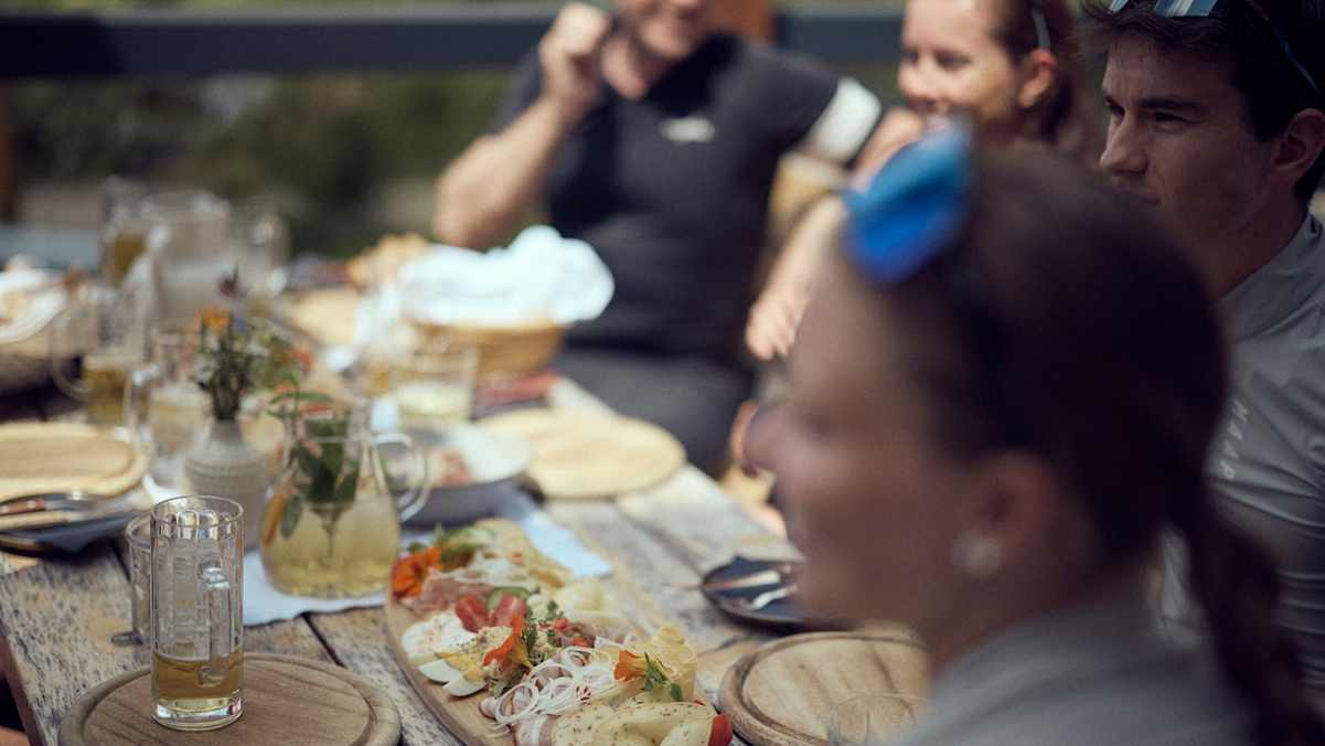 Regionale Stärkung nach der Etappe – Jausenzeit im Mühlviertel