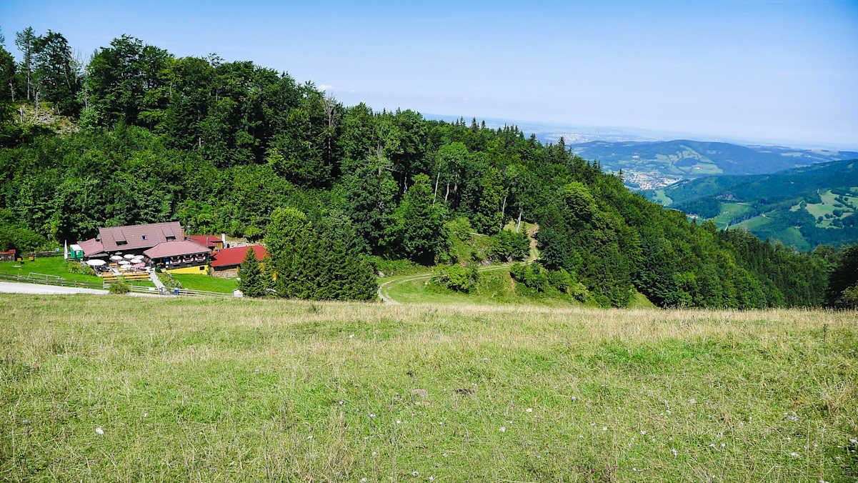 Im niederösterreichischen Mostviertel nahe Lilienfeld befindet sich die kleine, aber kulinarisch sehr feine Lilienfelder Hütte (956 m).