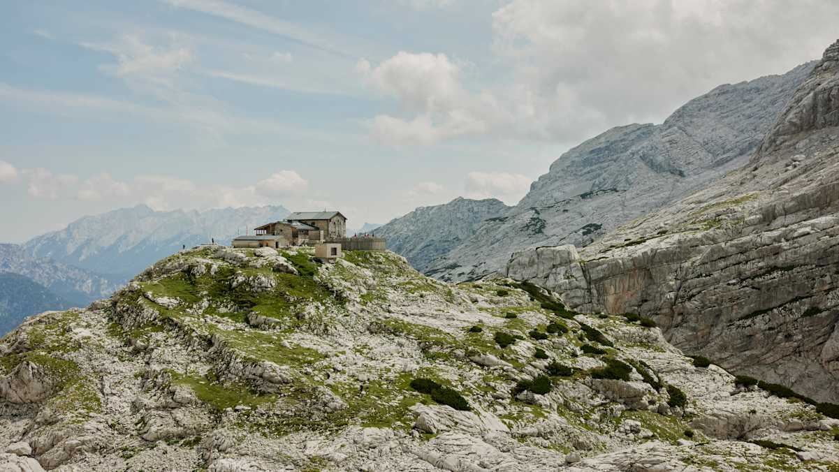 Die Von-Schmidt-Zabierow-Hütte (1.966 m) in den Loferer Steinbergen
