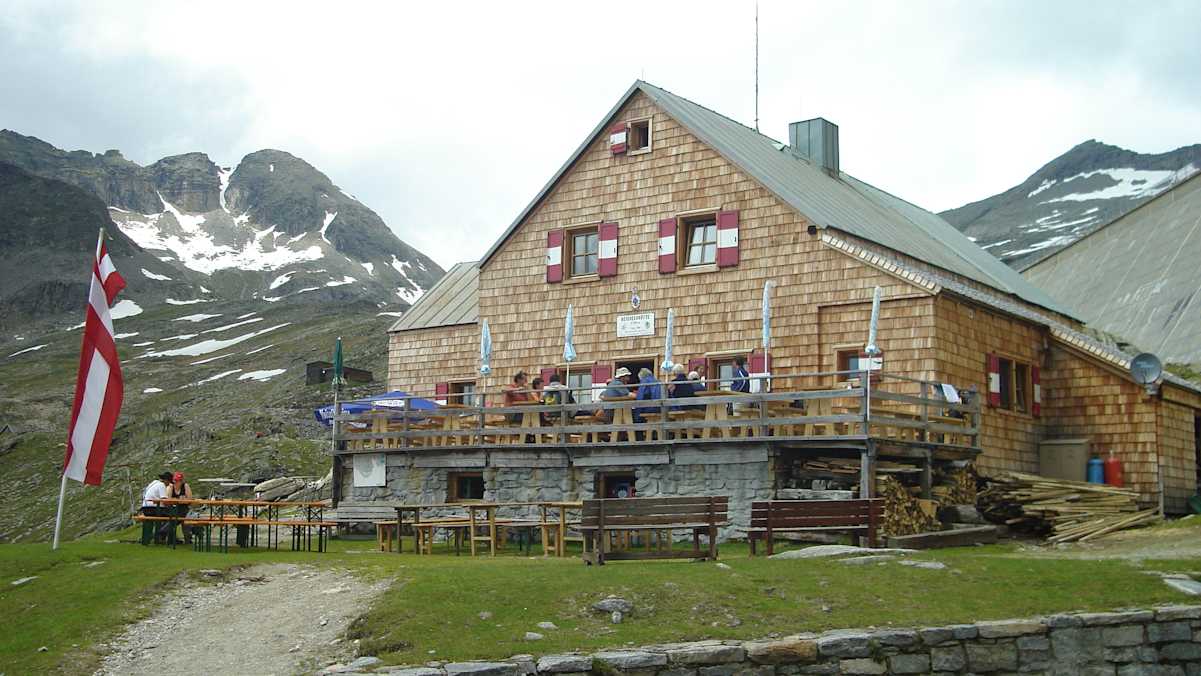 Die Reisseckhütte auf 2.287 m in der Kärntner Reisseckgruppe