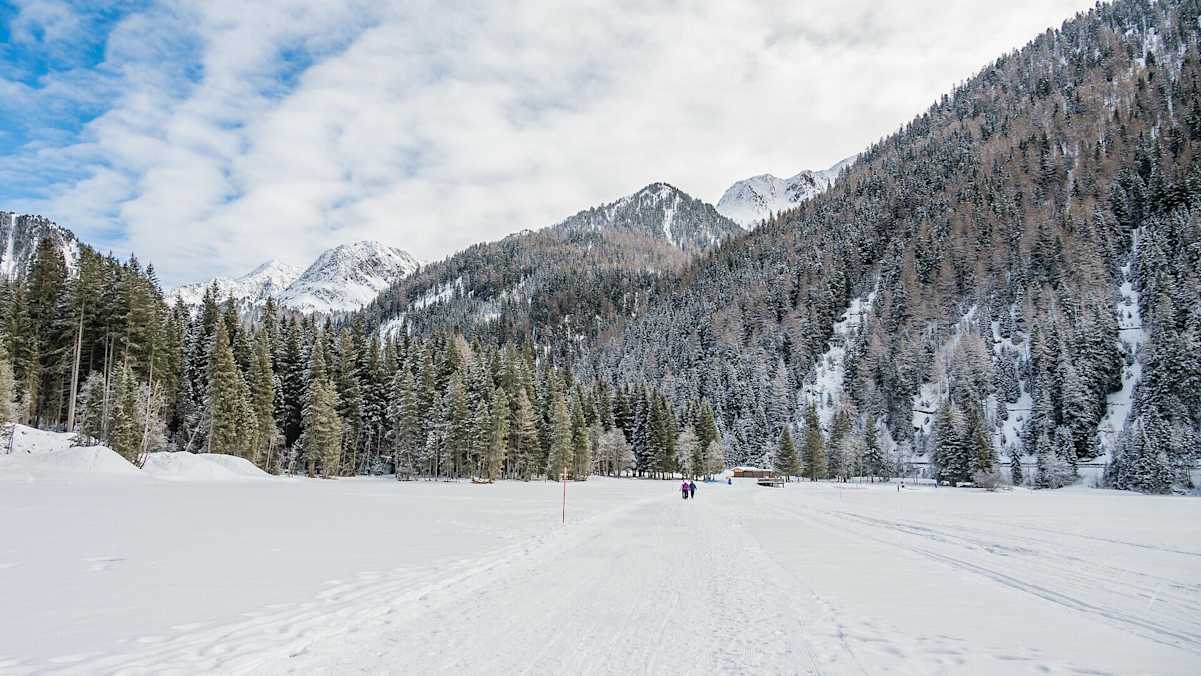 Rundwanderung auf der Eisfläche des Antholzer Sees
