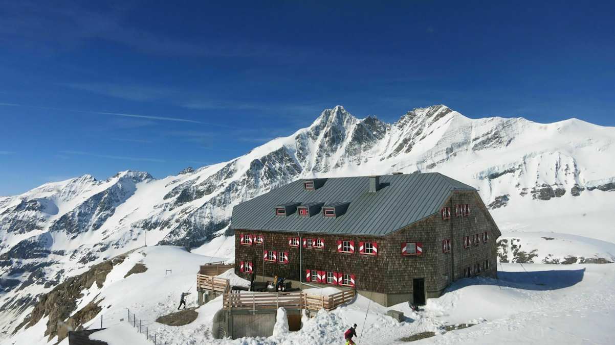 Die Oberwalderhütte liegt im Zentrum der Glocknergruppe auf 2.973 m.