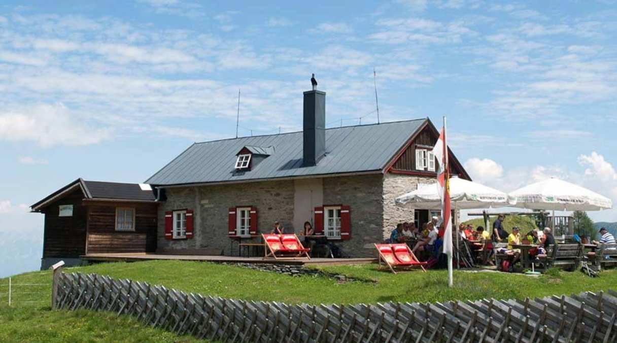 Die Salzburger Hütte lädt zur Einkehr ein.